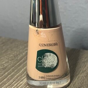 Covergirl Clean Sensitive Skin Liquid Foundation #240 Natural Beige Oil Free New